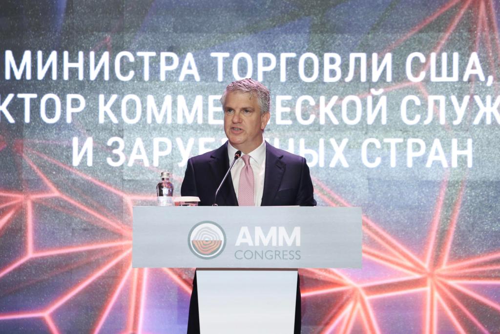 ASTANÁ, 11/06/2026.- La delegación estadounidense en Kazajistán calificó hoy de "prioridad absoluta" de la política de Estados Unidos los minerales estratégicos que se encuentran en el país de Asia Central. "No es un secreto que los minerales estratégicos constituyen una de las principales prioridades para Estados Unidos en lo que respecta a la obtención de fuentes fiables de estos minerales. Por lo tanto, Kazajistán es un foco clave para nosotros debido a sus abundantes recursos", afirmó el subsecretario de Comercio de EE.UU., David L. Fogel (en la imagen), en el foro de minería y metalurgia celebrado en Astaná.EFE/Gobierno de Kazajistán SOLO USO EDITORIAL/SOLO DISPONIBLE PARA ILUSTRAR LA NOTICIA QUE ACOMPAÑA (CRÉDITO OBLIGATORIO)