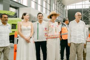 Fotografía cedida por la Secretaría de Turismo del Estado de Nayarit que muestra al director del Grupo Aeroportuario Turístico Mexicano, Marco Rivera Guzmán, el secretario de Turismo de Nayarit, Juan Enrique Suárez del Real Tostado; la secretaria de Turismo del Gobierno de México, Josefina Rodríguez Zamora; el gobernador de Nayarit, Miguel Ángel Navarro Quintero; y el director de Aeropuertos y Servicios Auxiliares, cap. Carlos Manuel Merino Campos este miércoles, durante la presentación de los avances en la construcción del Aeropuerto Internacional de Tepic - Riviera Nayarit (TPQ), en Tepic (México). EFE/ Secretaría de Turismo del Estado de Nayarit /SOLO USO EDITORIAL/ NO VENTAS/ SOLO DISPONIBLE PARA ILUSTRAR LA NOTICIA QUE ACOMPAÑA (CRÉDITO OBLIGATORIO)