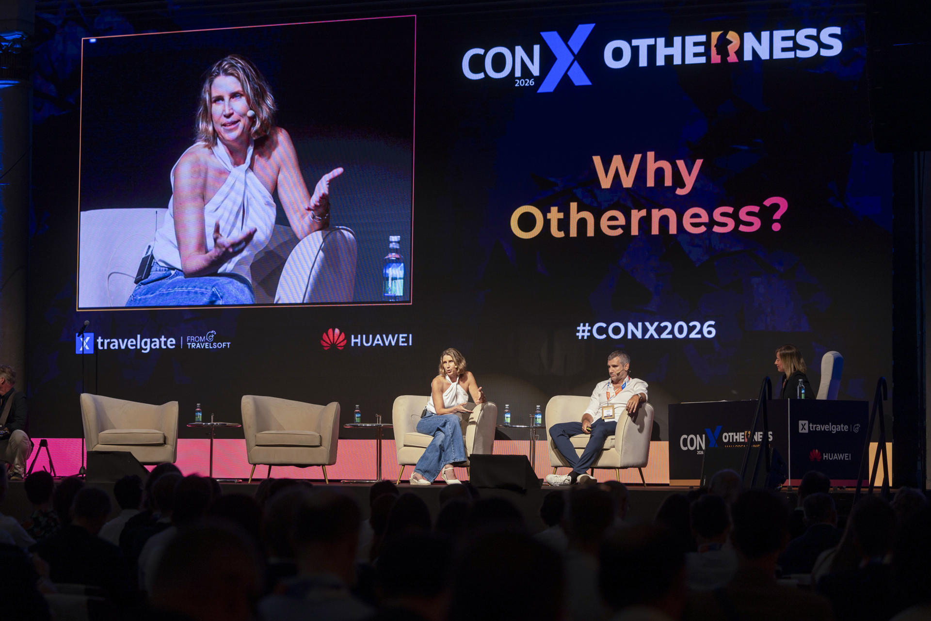 Pedro Cámara, CEO Travelgate, junto Luisa Cámara, CCO Travelgate, durante la quinta edición de la conferencia ConX, que reúne en Palma a profesionales internacionales especializados en innovación y tecnologías turísticas.-EFE/ Cati Cladera