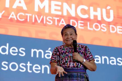 Rigoberta Menchú pidió protagonismo humano en el desarrollo tecnológico