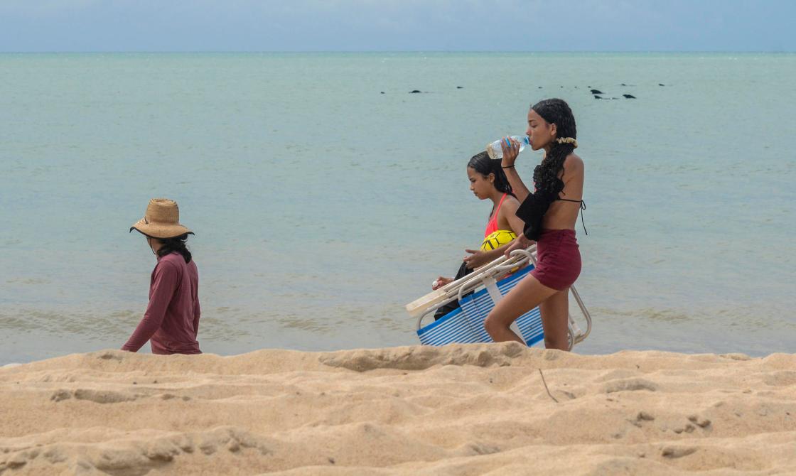 File photograph showing tourists in Rio do Fogo, Brazil. Brazil’s Northeast, renowned for its paradise-like beaches, warm waters, and rich cultural heritage, is experiencing a wave of record numbers of foreign visitors EFE/Ney Douglas/FILE.