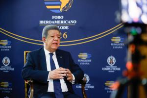 Leonel Fernández, ex presidente de la República Dominicana y Presidente de Funglode, durante una entrevista con la Agencia EE. EFE/David Fernández