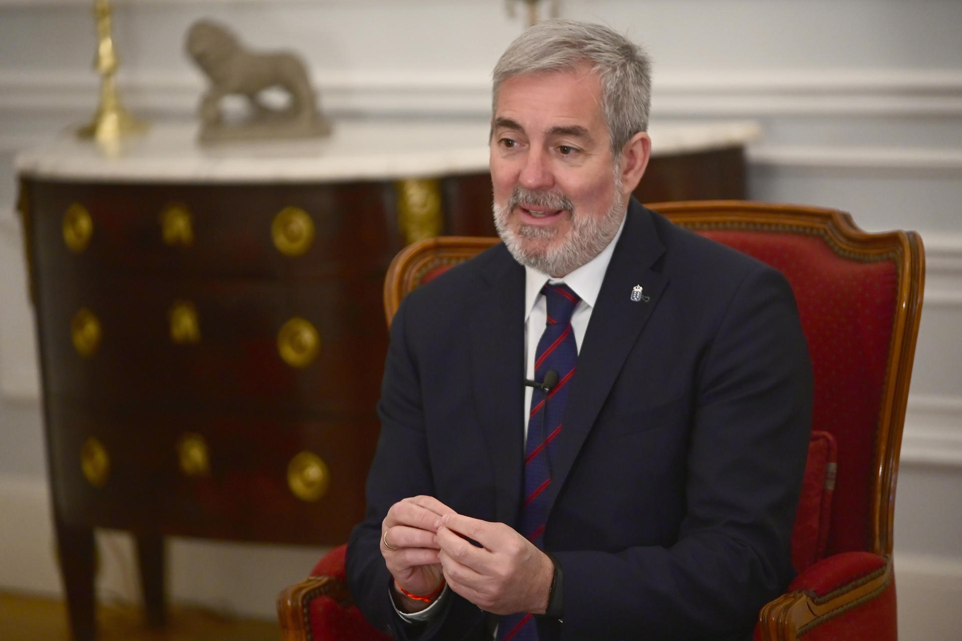 El presidente del Gobierno de Canarias, Fernando Clavijo, habla durante una entrevista con EFE este lunes, en Buenos Aires (Argentina). EFE/ Matías Martín Campaya