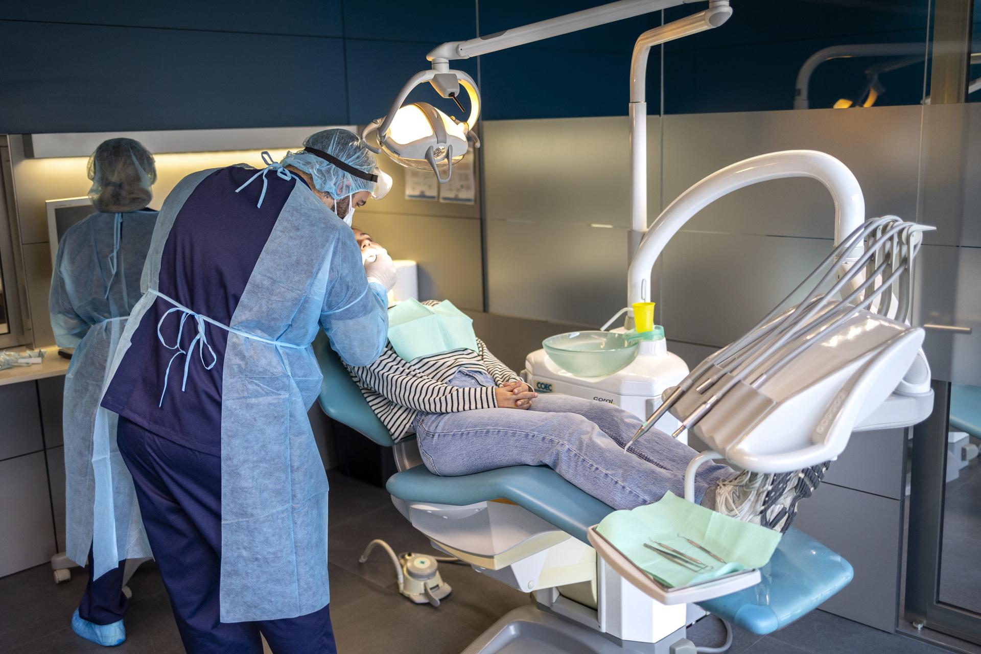 Pie de foto: El dentista, un aliado clave en la detección del cáncer oralAutor: Col·legi Oficial d'Odontòlegs i Estomatòlegs de Catalunya (COEC)