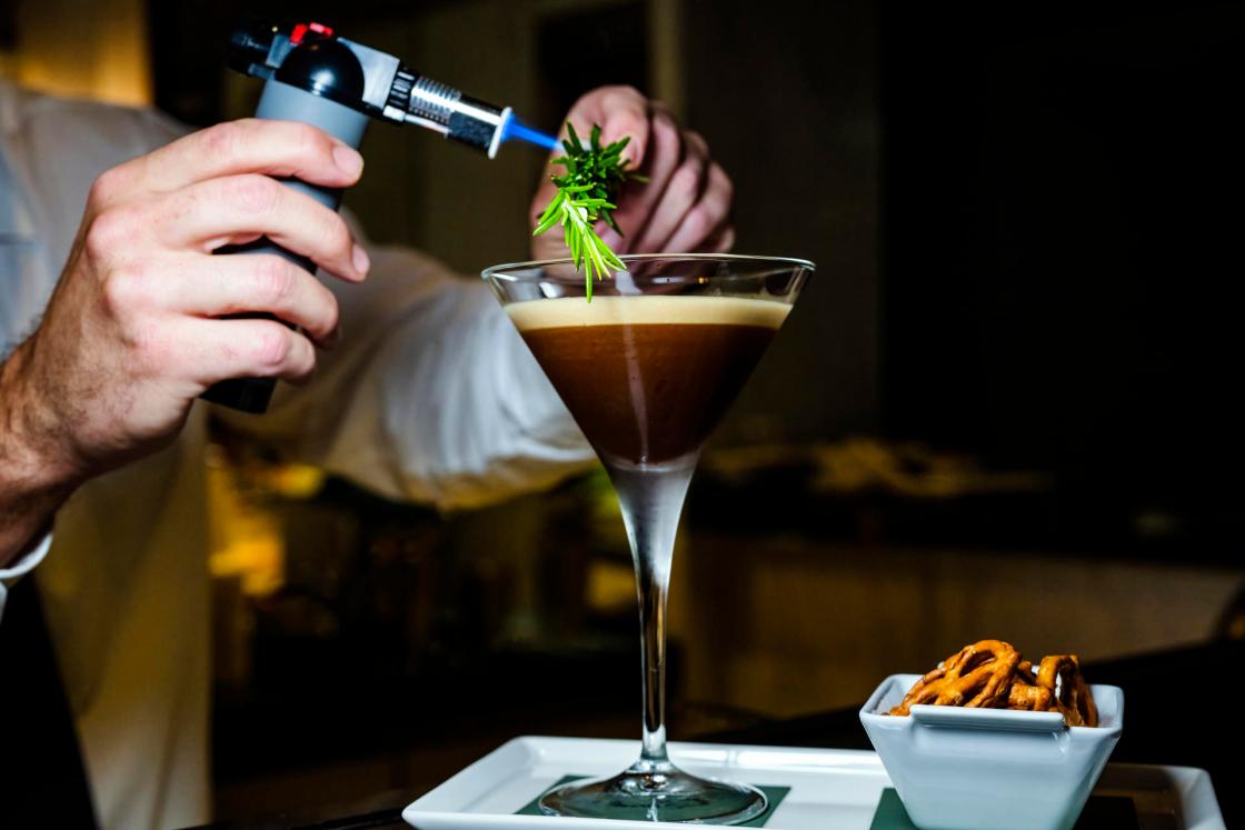 In the United States, only 54 percent of adults said they consumed alcohol in 2025, the lowest proportion since polling firm Gallup began tracking the habit in 1939. In its first survey, 58 percent of Americans said they drank alcohol. The share remained above 60 percent between 1997 and 2023, then began a steady decline, falling from 62 percent in 2023 to 58 percent in 2024 and finally to 54 percent in 2025. One reflection of this shift is increasingly visible at fine dining establishments and river cruises, such as Riverside Luxury Cruises. The company has expanded the experience at its Vintage Room by offering dealcoholized wines, non-alcoholic botanical beverages and the option of pairing the menu exclusively with water, while continuing to serve traditional pairings with Champagne and carefully selected wines. EFE/Riverside Luxury Cruises/ EDITORIAL USE ONLY/ NOT FOR SALE/ FOR USE SOLELY TO ILLUSTRATE THE ACCOMPANYING NEWS STORY (MANDATORY CREDIT).