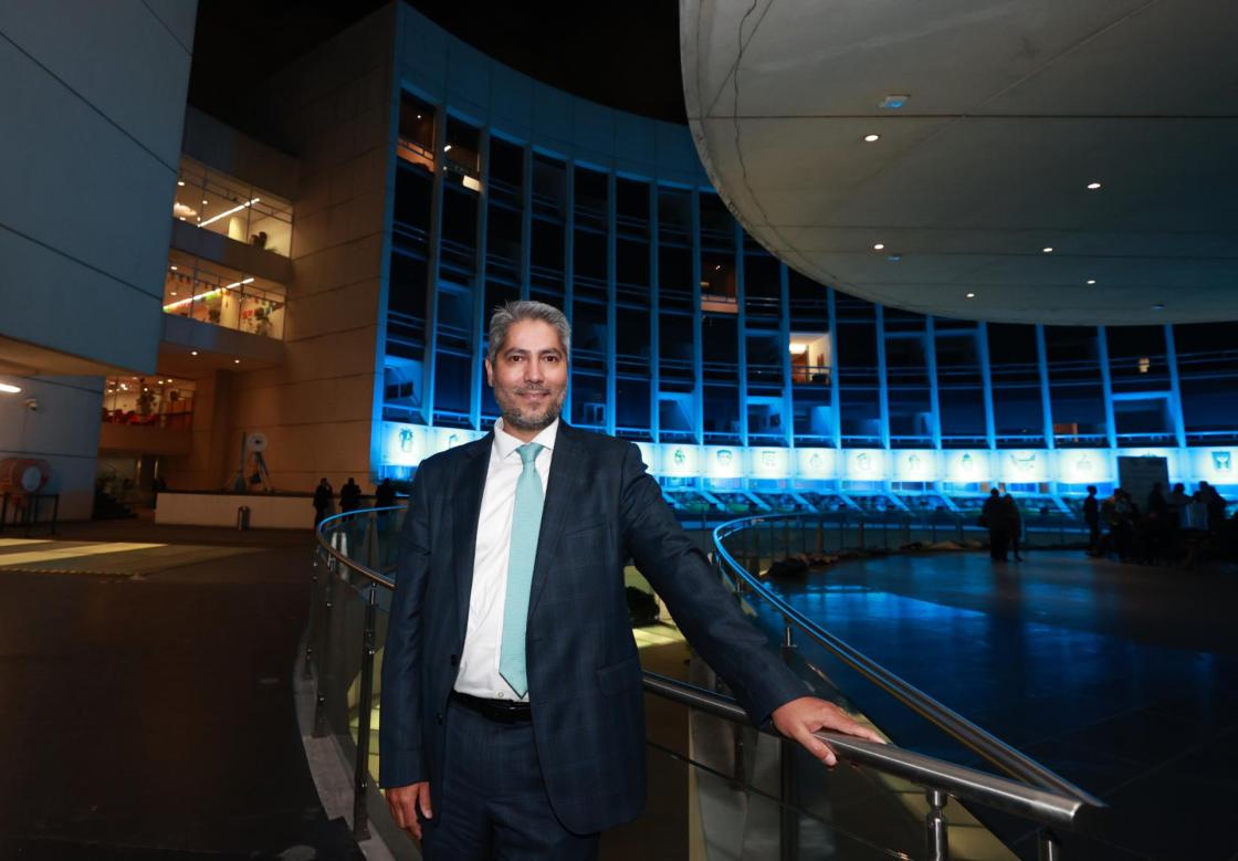 Fotografía que muestra al director de Asuntos Corporativos LATAM North-to-South de Kenvue, Gustavo Ledesma (i), posando en el marco del Día Internacional del Autocuidado en Ciudad de México (México). EFE/ Mario Guzmán