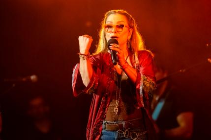 Anastacia no deja nada en el tintero en Cap Roig (España)