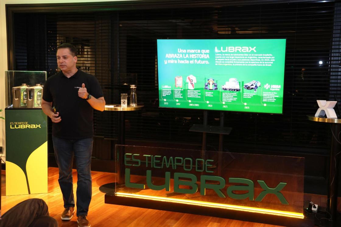 O CEO da Lubrax, Marcelo Bragança, durante o evento de relançamento da marca em Buenos Aires na quinta-feira. EFE/Vibra 