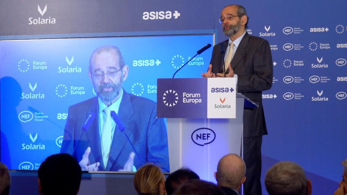 El presidente de la Asociación Católica de Propagandistas (ACdP) y del CEU, Alfonso Bullón, ha señalado que la reducción del número de alumnos en las aulas propuesta por el Ministerio de Educación a través de diferentes leyes planteará situaciones "difíciles" de mantener en algunos colegios. EFE