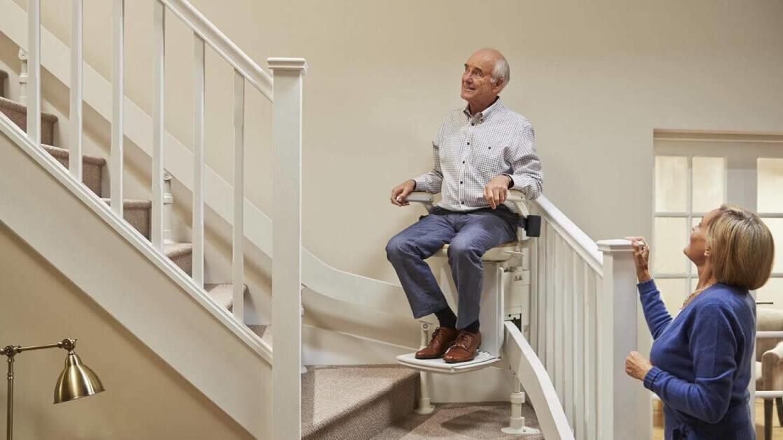 Salvaccesos explica las ventajas de instalar salvaescaleras en Madrid. IMAGEN: Salvaescaleras Salvaccesos