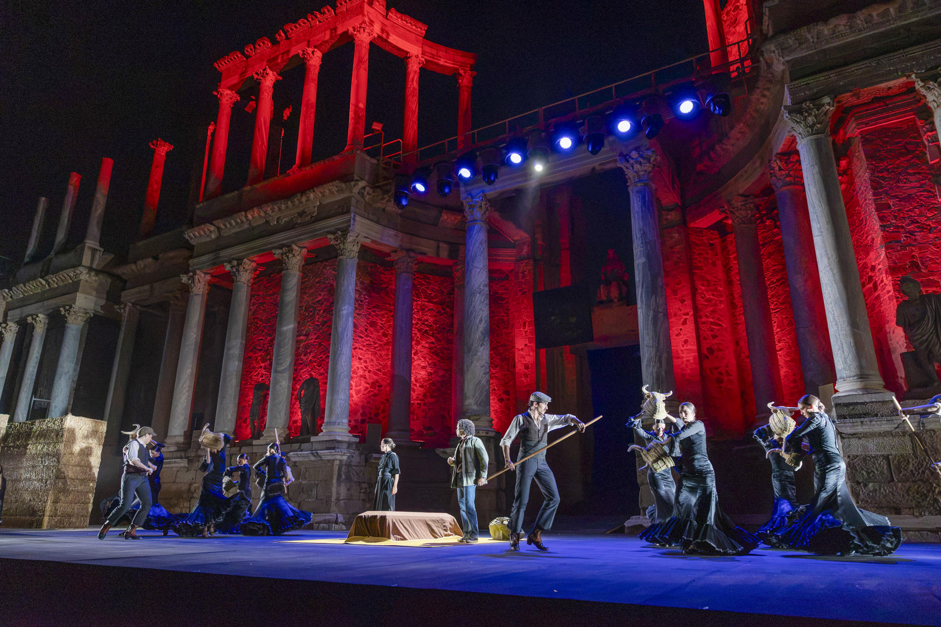 Pase gráfico de la obra 'Electra Jonda', en Mérida. El mito de Electra, uno de los que mejor representa la sed de venganza, llega al Festival de Teatro de Mérida con un toque andaluz, en un espectáculo que fusiona dramaturgia y danza bajo la dirección de Manuel Canseco. EFE/Jero Morales