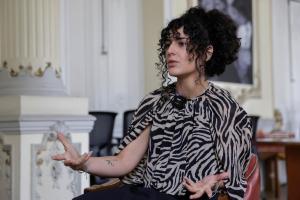 La ministra de las Culturas, las Artes y los Saberes de Colombia, Yannai Kadamani habla durante entrevista con EFE este miércoles en Bogotá (Colombia). EFE/ Carlos Ortega