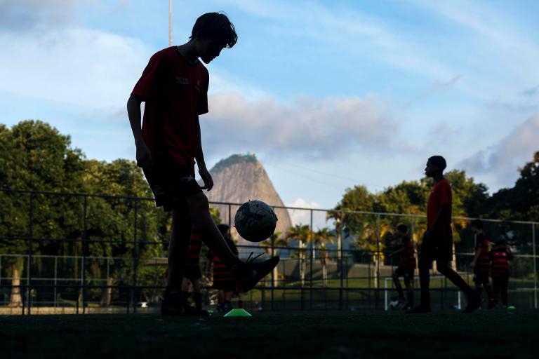 Una caída de hasta el 12 % en el desempeño académico, provocada por la reducción de actividades escolares propias del periodo vacacional y el seguimiento de los partidos del Mundial de fútbol 2026, podría representar una pérdida equivalente a entre dos y medio y tres meses de aprendizaje, advirtieron especialistas. EFE/ Antonio Lacerda/ ARCHIVO