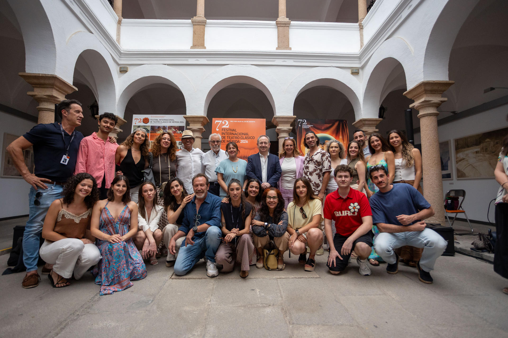Presentación de 'Electra Jonda' por parte del director del Festival de Mérida, Jesús Cimarro, el director del espectáculo, Manuel Canseco, el coreógrafo Manuel Segovia y el elenco al completo encabezado por Alejandra Torray, Carolina Lapausa y Juan Gea. EFE/ Jero Morales