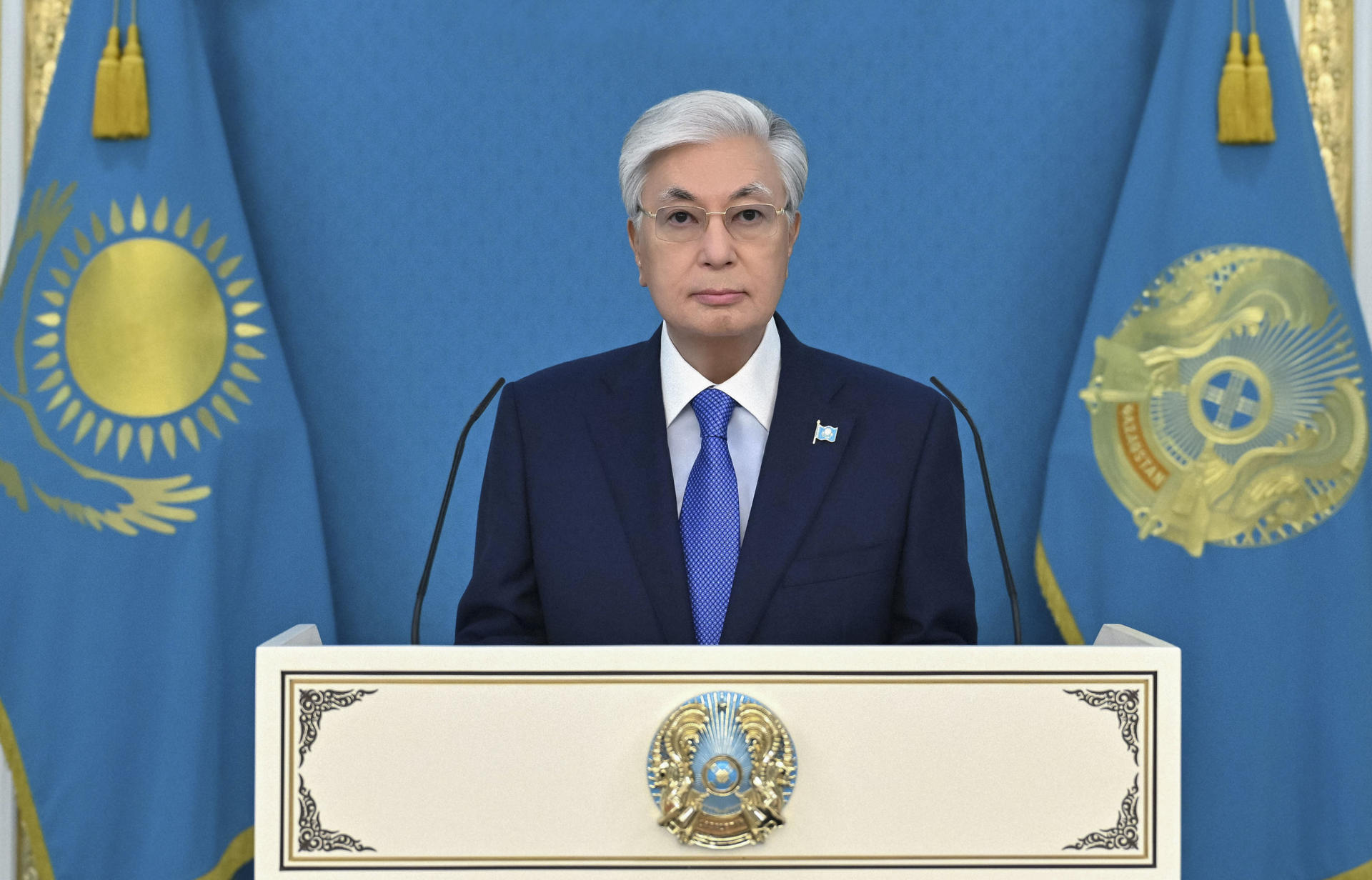ASTANÁ (KAZAJISTÁN), 21/08/2026.- El presidente de Kazajistán, Kasim-Yomart Tokáyev, animó este viernes a los ciudadanos del mayor país asiático a votar en las elecciones legislativas del domingo, que calificó de históricas. "Estas elecciones marcarán el punto de partida para nuevas reformas que beneficiarán a todos los ciudadanos y abrirán un nuevo capítulo en la historia del Kazajistán moderno", declaró Tokáyev en su mensaje a la nación. EFE/ Presidencia Kazaja/SÓLO USO EDITORIAL/SÓLO DISPONIBLE PARA ILUSTRAR LA NOTICIA QUE ACOMPAÑA (CRÉDITO OBLIGATORIO)
