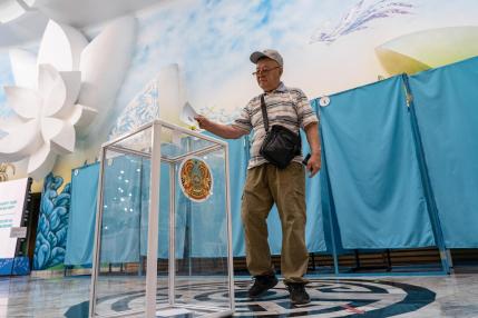 Kazakhs vote for traditions, against bureaucracy