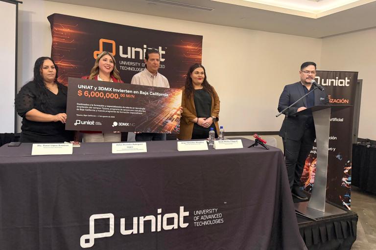Fotografía cedida por UNIAT que muestra de izquierda a derecha a la directora del campus Tijuana de la Universidad UNIAT, Mariana García; la directora de Innovación y Tecnología de la Secretaría de Economía e Innovación del gobierno de Baja California, Dulce Deniss Rodríguez López; el CEO de UNIAT, Jorge Villalobos; la directora académica de UNIAT México, Nicole Fillipetti, y un directivo de UNIAT, Héctor Barrera posando durante una conferencia el 6 de junio de 2026 en Tijuana, Baja California (México). EFE/ UNIAT/ SOLO USO EDITORIAL /NO VENTAS /SOLO DISPONIBLE PARA ILUSTRAR LA NOTICIA QUE ACOMPAÑA /CRÉDITO OBLIGATORIO