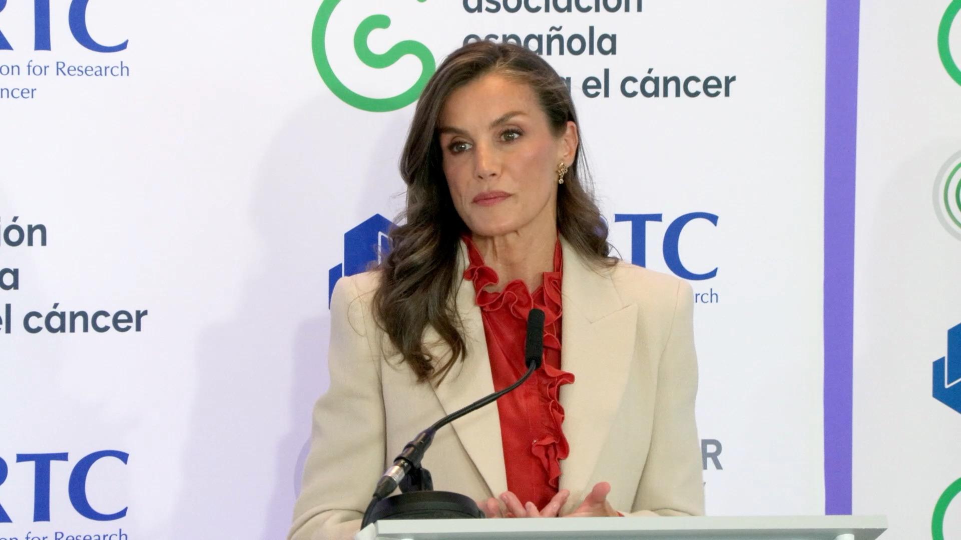 La reina Letizia durante su intervención en un foro organizado por la Asociación Española contra el Cáncer, en la víspera del Día Mundial sobre la Investigación Oncológica, y celebrado en la sede de la Organización Europea del Tratamiento y la Investigación de dicha enfermedad (EORTC), en Bruselas. EFE