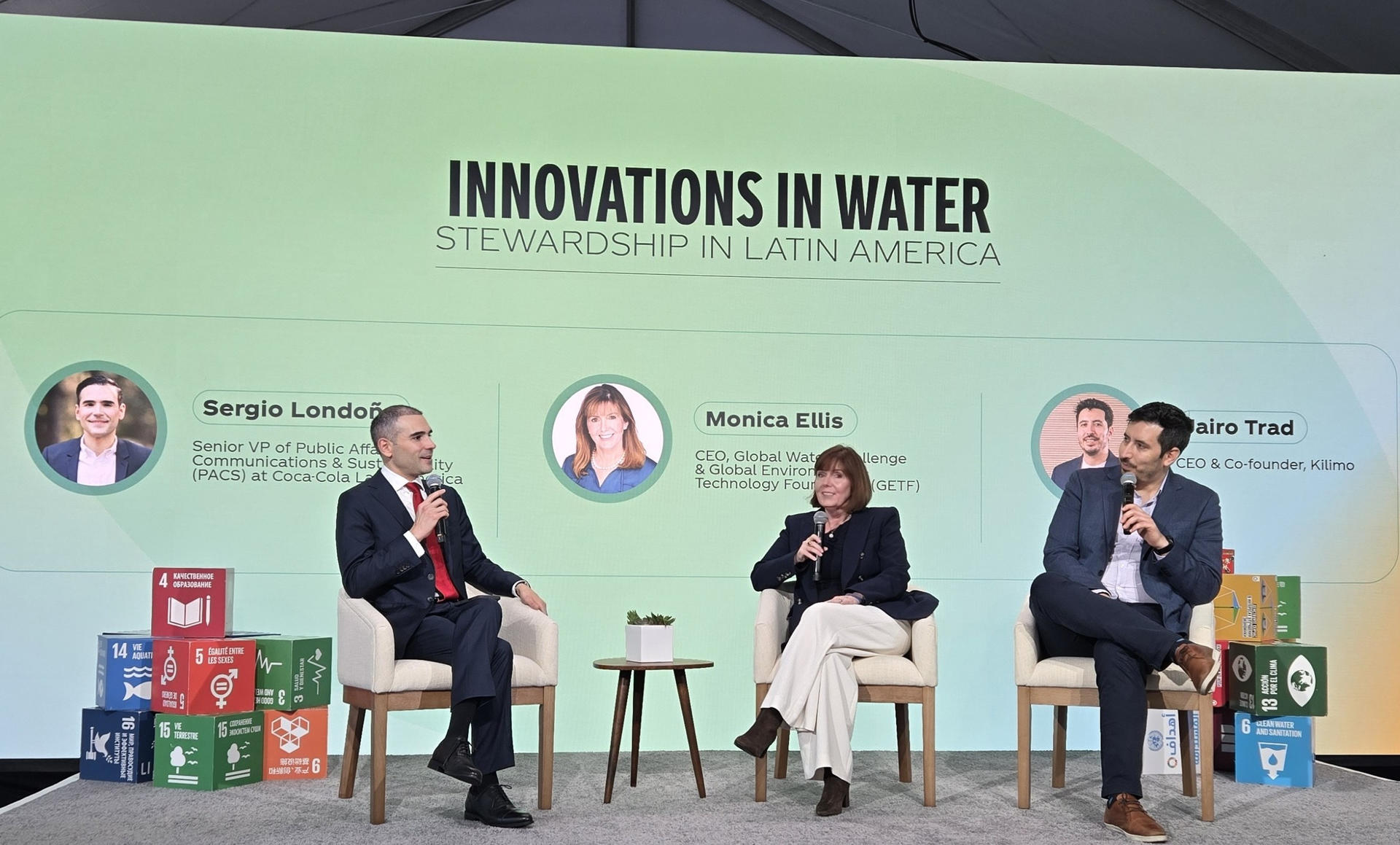 Fotografía cedida por Coca-Cola América Latina que muestra al vicepresidente senior de Asuntos Públicos, Comunicación y Sensibilidad de Coca-Cola América Latina, Sergio Londoño (i); a la directora ejecutiva de Global Water Challenge, Mónica Ellis (c); y al consejero delegado y cofundador de Kilimo, Jairo Trad, hablando en el panel 'Innovaciones en el ámbito del agua, gestión responsable en América Latina' este lunes, en Nueva York (EE.UU.). EFE/ Coca-Cola América Latina /SOLO USO EDITORIAL/ NO VENTAS/ SOLO DISPONIBLE PARA ILUSTRAR LA NOTICIA QUE ACOMPAÑA (CRÉDITO OBLIGATORIO)