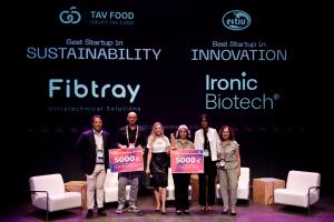 VALÈNCIA, 16/09/2026.- La compañía Ironic Biotech gana el premio a la Mejor Empresa Emergente en Innovación y Fibtray a la Mejor Empresa Emergente en Sostenibilidad durante la octava edición de ftalks:The Food Changemakers Summit, sobre innovación alimentaria, este miércoles en València.-EFE/ Ana Escobar