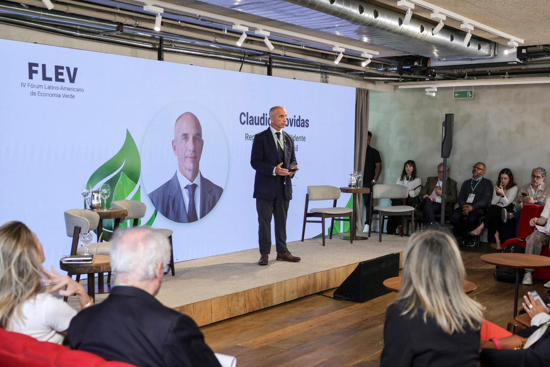 El representante residente del Programa de Naciones Unidas para el Desarrollo (PNUD) en Brasil, Claudio Providas, habla durante el IV Foro Latinoamericano de Economía Verde (FLEV), este jueves en Sao Paulo (Brasil). EFE/ Sebastiao Moreira