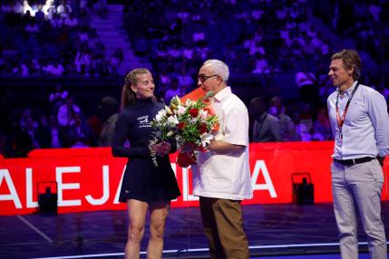 Alejandra Salazar, la reina del pádel, recibe un emotivo homenaje en su adiós a Madrid