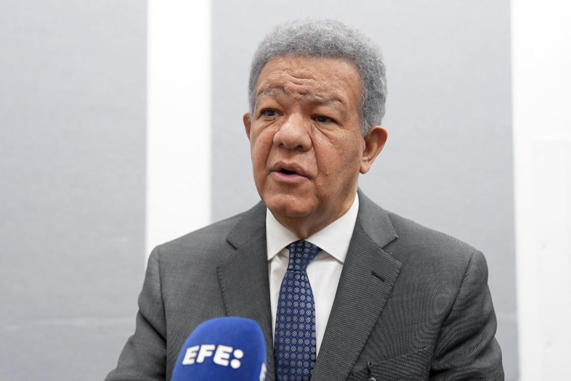 Fotografía del exmandatario dominicano Leonel Fernández, actual presidente de la Fundación Global Democracia y Desarrollo (Funglode), quien afirmó que América Latina no debe quedar rezagada en materia de inteligencia artificial (IA), este miércoles en Nueva York (Estados Unidos). EFE/ Ángel Colmenares