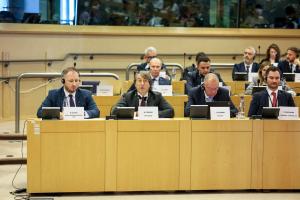 BRUSELAS (BÉLGICA), 29/09/2026.- El conselleiro de Hacienda y Administración Pública de la Xunta de Galicia, Miguel Corgos (2i), pidió este lunes a la Comisión Europea "recursos suficientes" para desarrollar las políticas comunitarias en el nuevo presupuesto de la UE y reclamó al Gobierno una "cogobernanza de verdad" junto a las comunidades autónomas en la gestión de los fondos europeos. EFE/ Pablo Garrigós