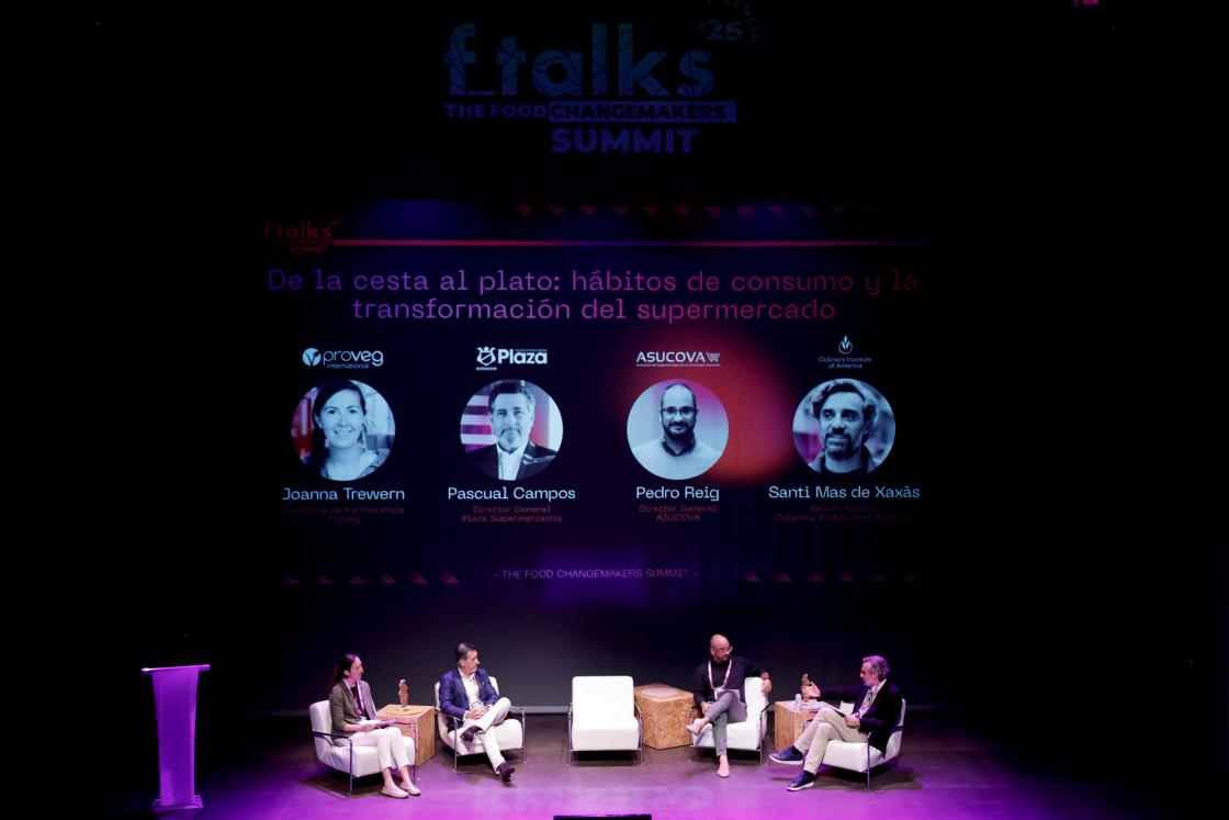 VALÈNCIA, 16/09/2026.-Joanna Trewern (Proveg), Pascual Campos (Plaza), Pedro Reig (Asucova), y Santi Mas (Culinary Institute of America), durante la octava edición de ftalks:The Food Changemakers Summit, sobre innovación alimentaria, este miércoles en València.-EFE/ Ana Escobar 