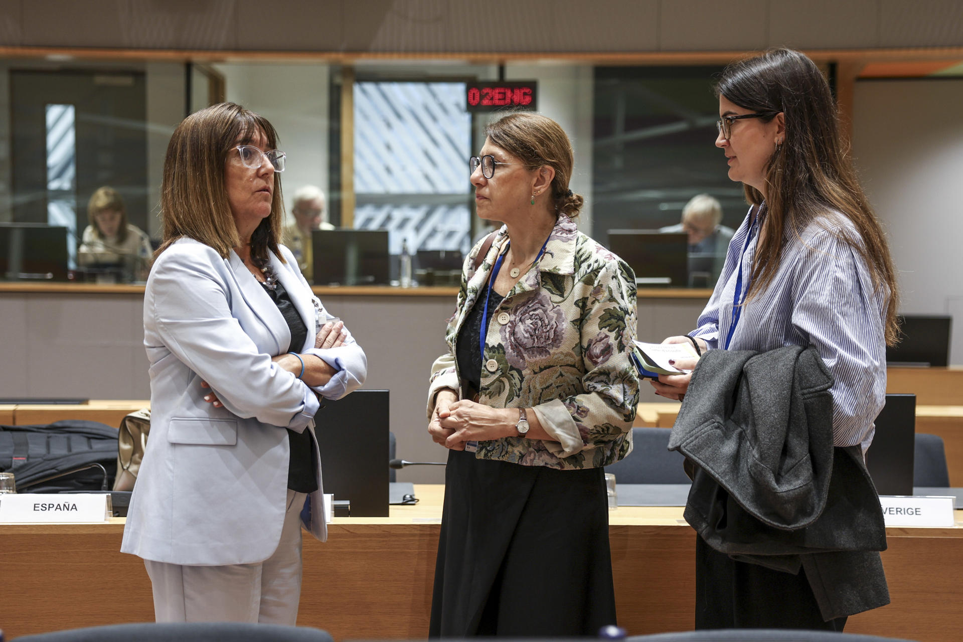 La consejera vasca de Agricultura, Amaya Barredo Martín (i) participa en el Consejo de Agricultura y Pesca celebrado este lunes en Bruselas. Los ministros de Agricultura de la Unión Europea tratarán de avanzar hacia un acuerdo sobre la propuesta legislativa de la Política Agrícola Común (PAC) posterior a 2027 y pasarán revista a la situación de los mercados agrarios, afectados por la sequía y el encarecimiento de los fertilizantes. EFE/ Pablo Garrigós