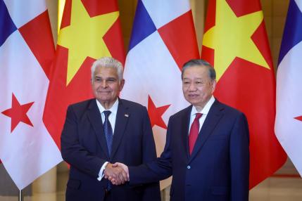 Vietnam y Panamá acuerdan colaborar en transporte marítimo
