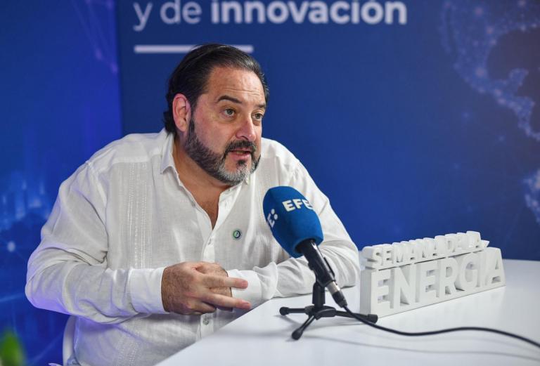 El secretario ejecutivo de la Organización Latinoamericana y Caribeña de la Energía (Olacde), Andrés Rebolledo, habla durante una entrevista con EFE este viernes, en Santo Domingo (República Dominicana). EFE/ Eddy Vittini