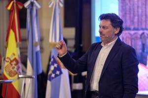 El secretario general de Emigración de la Xunta de Galicia, Antonio Rodríguez Miranda, habla durante la presentación del Año Santo Xacobeo 2027 este miércoles, en el Club Español de Buenos Aires (Argentina). EFE/ Juan Ignacio Roncoroni
