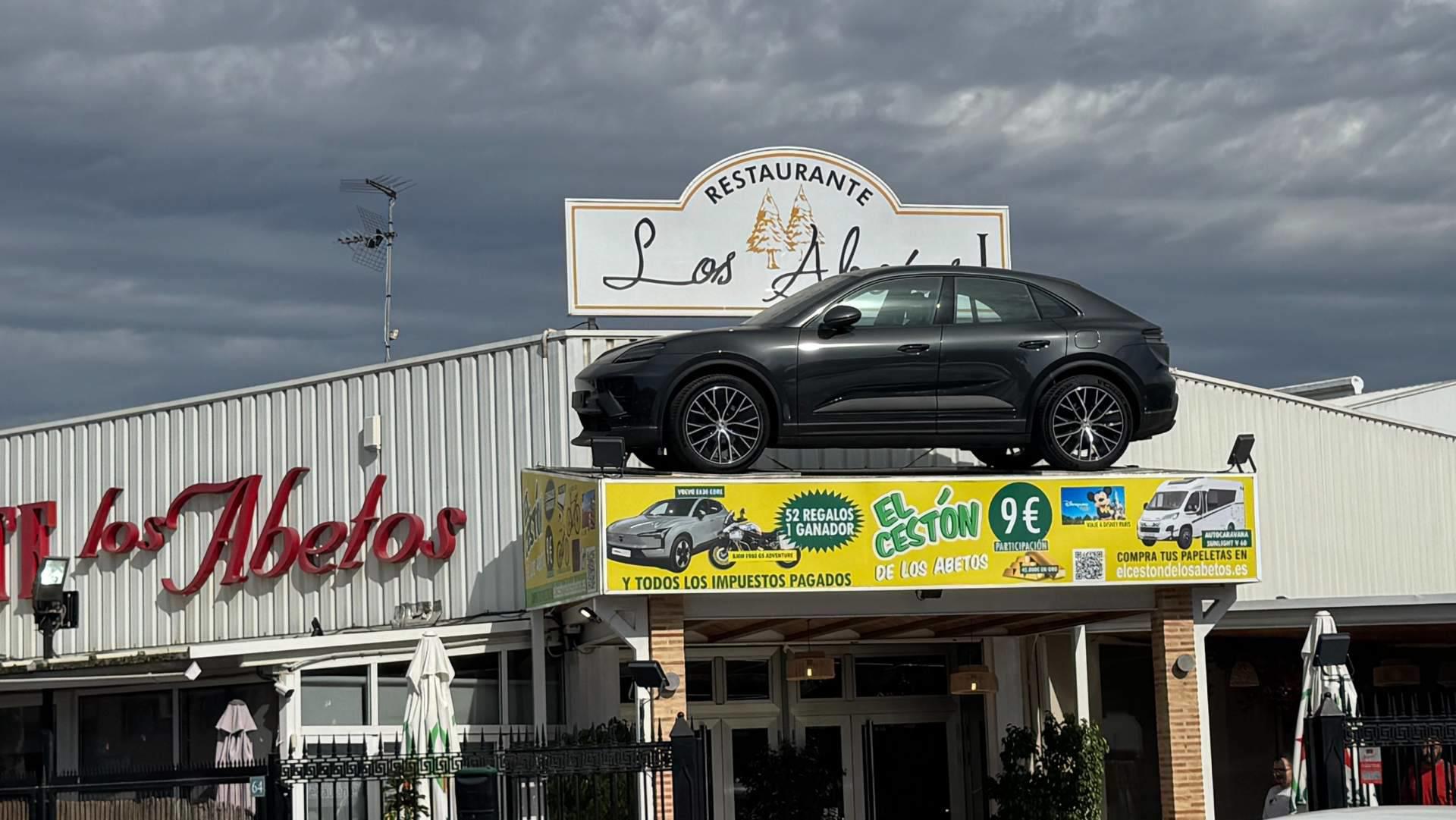 Un restaurante de Torrent triunfa con sus premios gastronómicos y sortea un Porsche por 9€