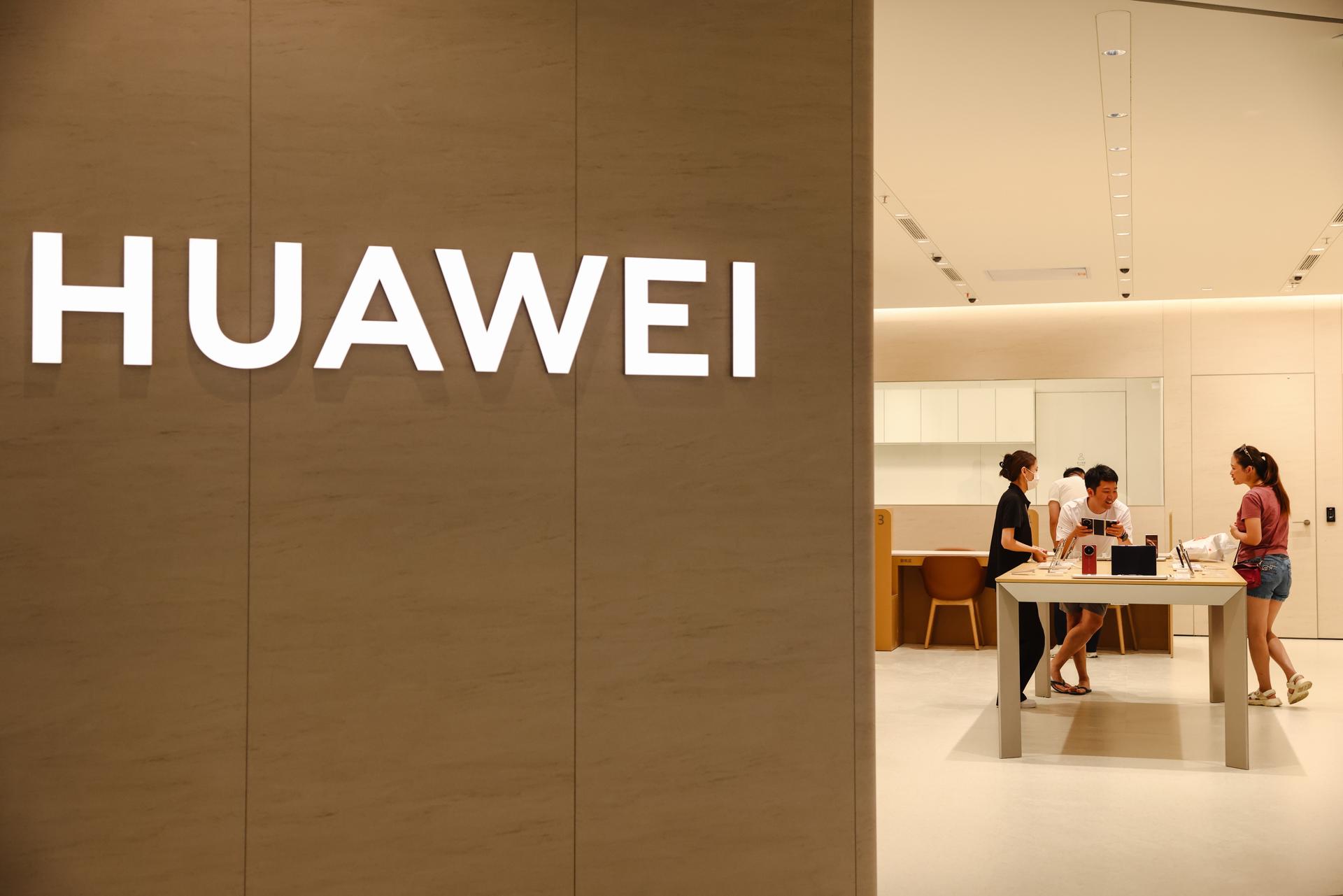 People visit a Huawei store in a shopping mall in Beijing, China. EFE/EPA/WU HAO