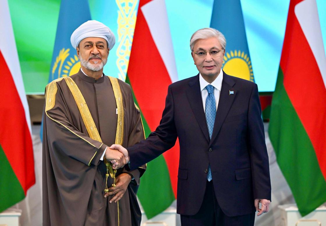 Handout photo of Kazakh President Kassym-Jomart Tokayev (r) and the Sultan of Oman, Haitham bin Tariq Al Said (l). The two leaders agreed on Tuesday to elevate bilateral relations by signing agreements in energy, transport and logistics, information technology, and healthcare, among other fields. Representatives of both countries signed the agreements during the Sultan's first visit to Central Asia’s largest nation. EFE/Akorda-Kazakh Presidency/EDITORIAL USE ONLY/AVAILABLE ONLY TO ILLUSTRATE THE ACCOMPANYING NEWS STORY (MANDATORY CREDIT).