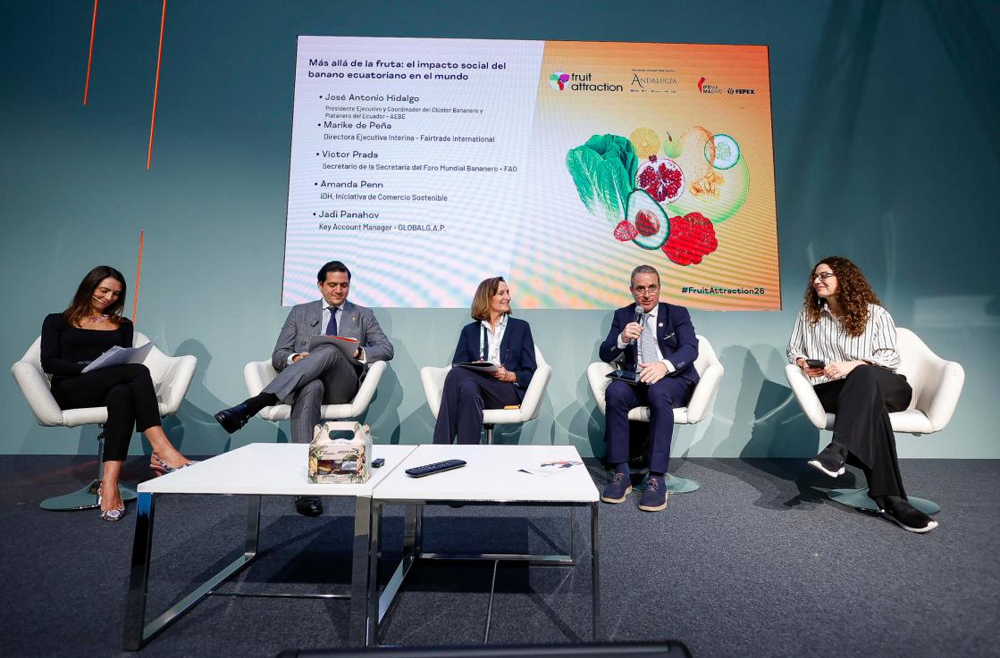 MADRID, 06/10/2026.- Vista de la mesa "Más allá de la fruta: el impacto social y medioambiental del banano ecuatoriano en el mundo" durante la primera jornada de la feria Fruit Attraction, este martes, en las instalaciones de IFEMA, en Madrid. EFE/David Fernández