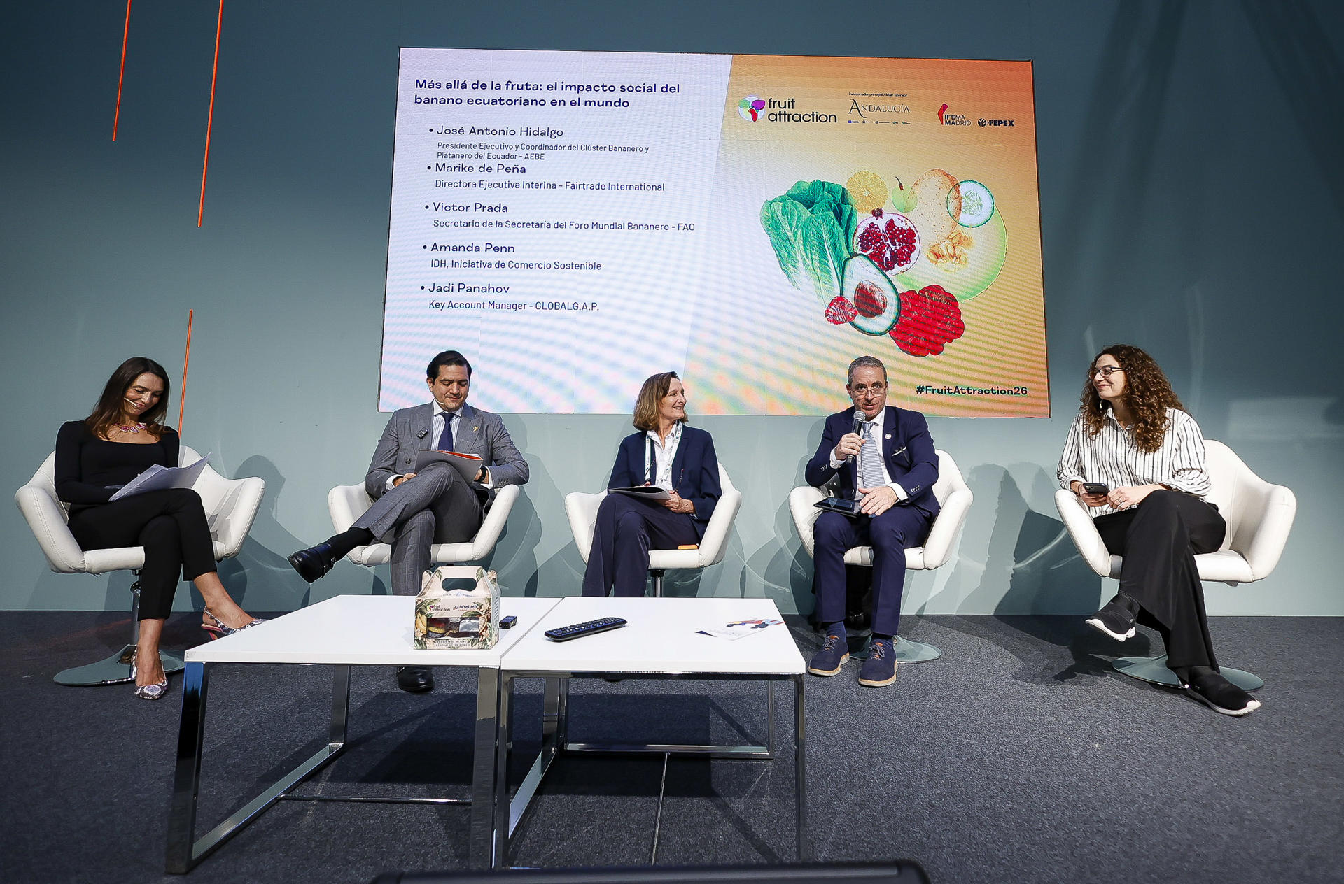MADRID, 06/10/2026.- Vista de la mesa "Más allá de la fruta: el impacto social y medioambiental del banano ecuatoriano en el mundo" durante la primera jornada de la feria Fruit Attraction, este martes, en las instalaciones de IFEMA, en Madrid. EFE/David Fernández