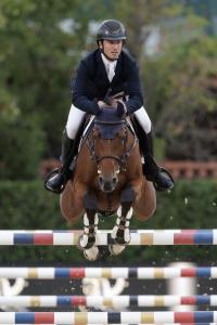 El español Álvaro González de Zaráte salta con ‘Casa Diva PS’ en la Copa de la Reina 2026, disputada este sábado en el CSIO Barcelona, prueba en la que ha finalizado en tercera posición. EFE/RCPB/Nacho Olano/IMAGEN CEDIDA/CRÉDITO OBLIGATORIO
