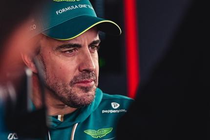 Pepperstone y Aston Martin Aramco amplían y refuerzan su alianza con Fernando Alonso como Embajador Global a partir de 2027