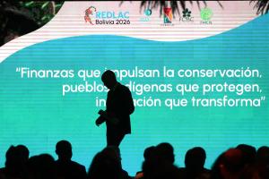 El embajador de la Unión Europea en Bolivia, Jaume Segura, habla durante la inauguración del XXVIII Congreso de la Red de Fondos Ambientales de Latinoamérica y el Caribe (RedLac), este martes en Santa Cruz (Bolivia).