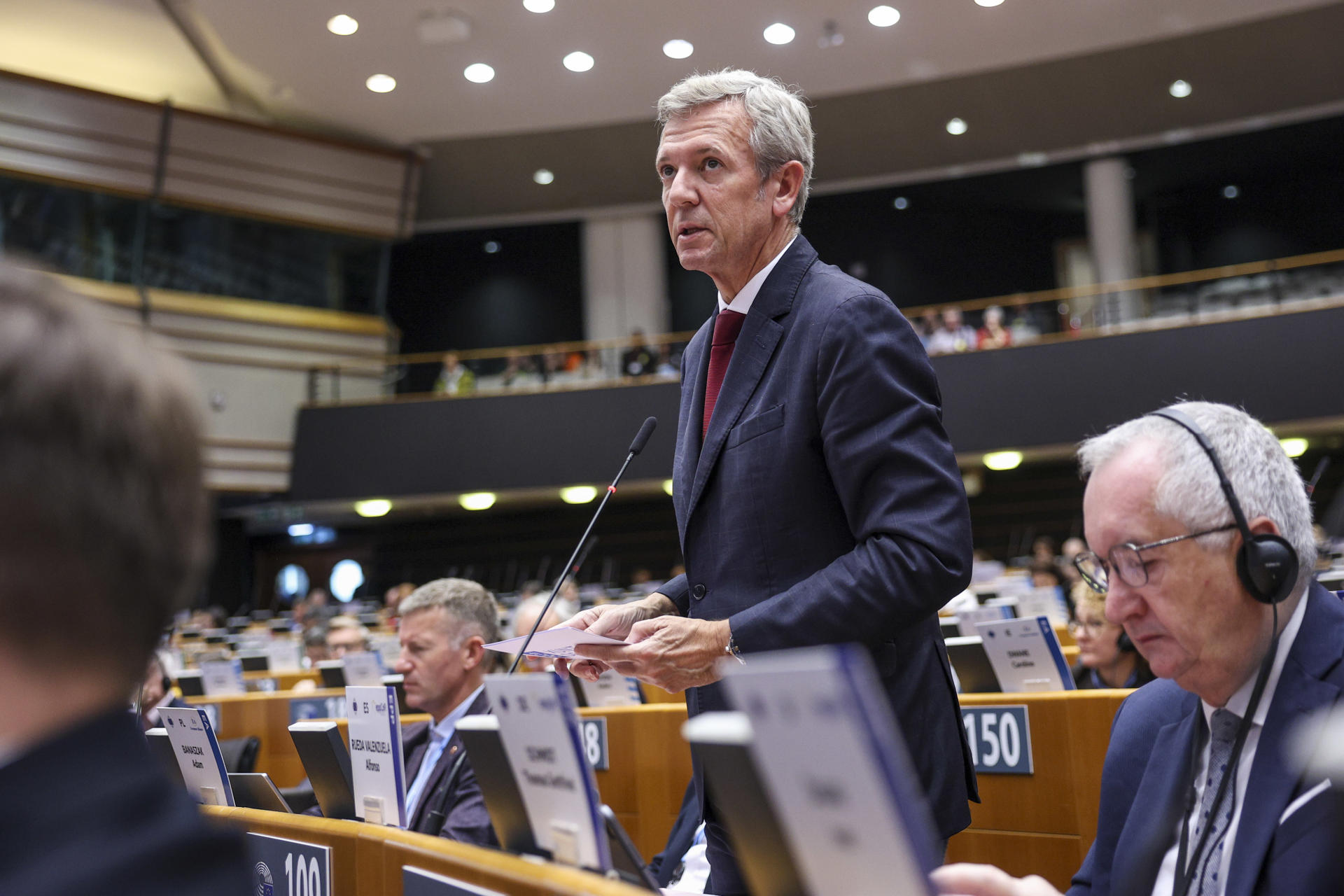 BRUSELAS, 13/10/2026.- El presidente de la Xunta, Alfonso Rueda, durante su intervención ante el Comité Europeo de las Regiones (CDR), este martes en Bruselas.-EFE/ Pablo Garrigós