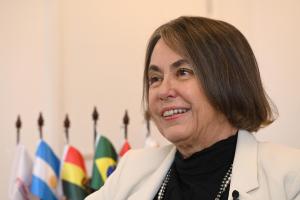 La presidenta ejecutiva del banco de desarrollo Fonplata, Luciana Botafogo, hablando en una entrevista con EFE en Montevideo (Uruguay). EFE/ Federico Gutiérrez