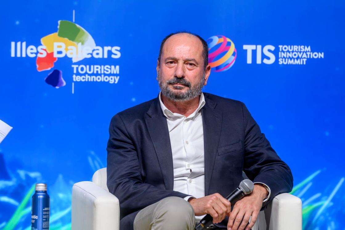 SEVILLA. 06/10/2026. - El director de la Agencia de Turismo de Galicia, Xose Manuel Merelles, en la ponencia ¿Sostenibilidad certificada o greenwashing? Del compromiso a la evidencia, dentro de la séptima edición de TIS - Tourism Innovation Summit 2026, en FIBES, Sevilla. EFE/Raúl Caro