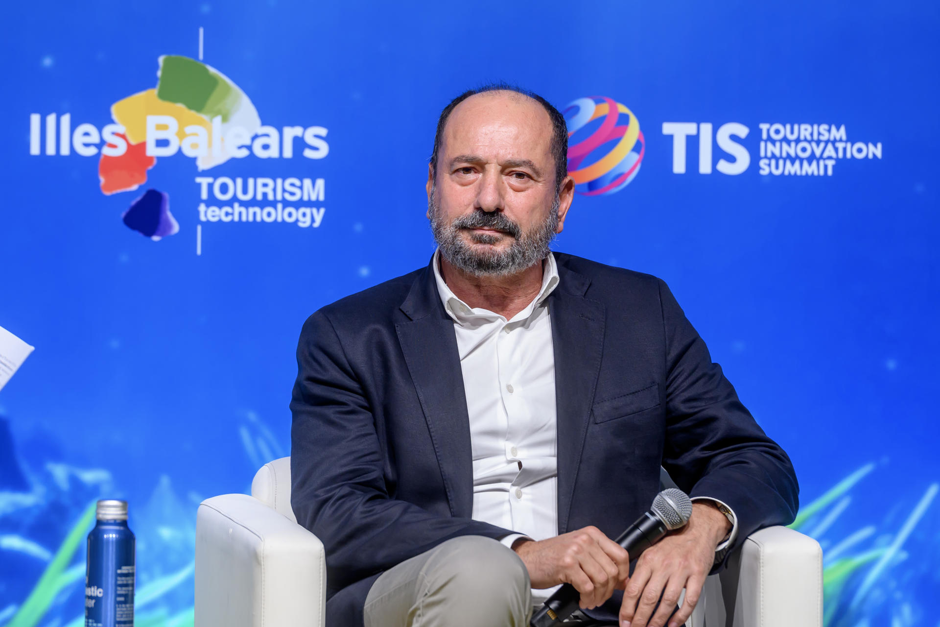 SEVILLA. 06/10/2026. - El director de la Agencia de Turismo de Galicia, Xose Manuel Merelles, en la ponencia ¿Sostenibilidad certificada o greenwashing? Del compromiso a la evidencia, dentro de la séptima edición de TIS - Tourism Innovation Summit 2026, en FIBES, Sevilla. EFE/Raúl Caro