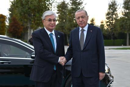 Turquía y Kazajistán impulsan cooperación en vísperas de 13 cumbre de Estados Túrquicos