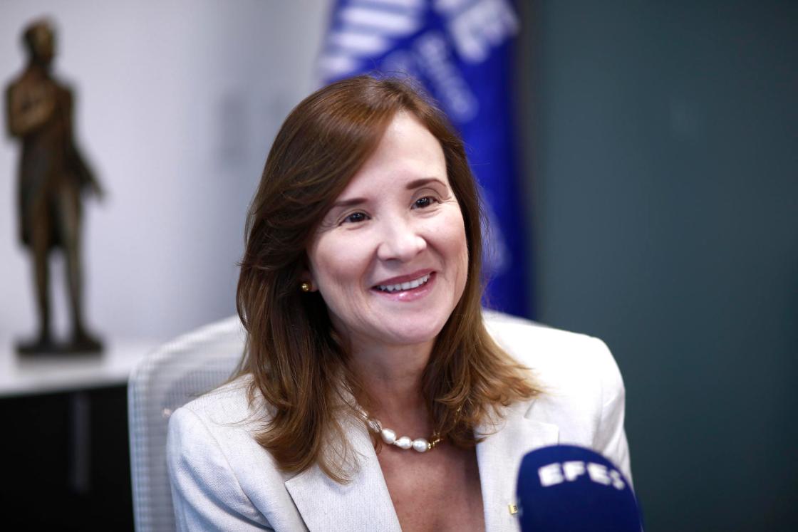 La presidenta del Banco Centroamericano de Integración Económica (BCIE), Gisela Sánchez, habla durante una entrevista con EFE este miércoles, en Tegucigalpa (Honduras). EFE/ Gustavo Amador