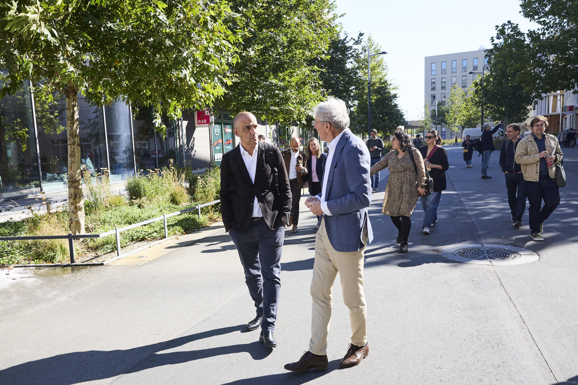 Pablo García Astrain, director de Vivienda, Suelo y Arquitectura del Gobierno Vasco, durante una visita al barrio de Seestadt, uno de los mayores proyectos urbanísticos de Europa. EFE/Patrick Rieser