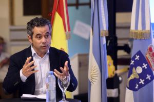 El comisario del Xacobeo 2027, Marcos Gómez Román, habla durante la presentación del Año Santo Xacobeo 2027 este miércoles, en el Club Español de Buenos Aires (Argentina). EFE/ Juan Ignacio Roncoroni