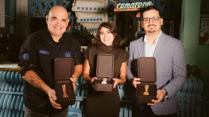 Rafael López gana la Cardenal Mendoza Gold Jigger Cocktail Competition con “Aunque naciera en la luna»